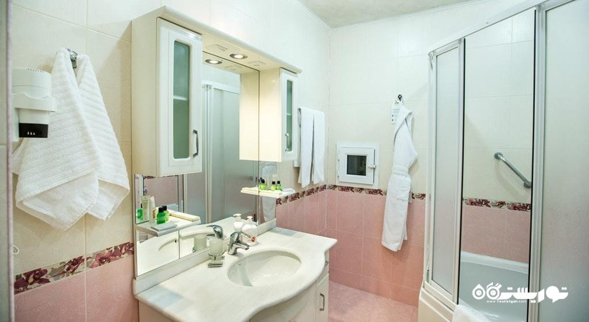 حمام و سرویس بهداشتی اتاق ها