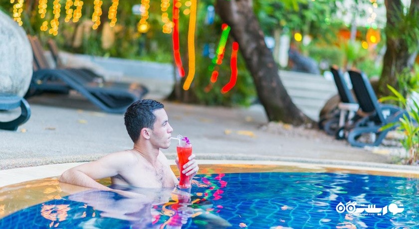 پول بار سوئیم آپ هتل رویال پارادایس