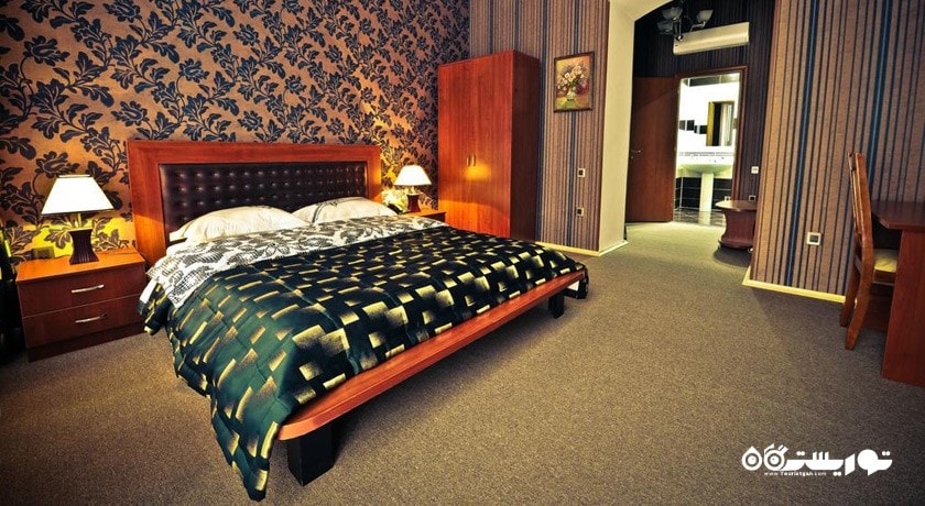 نمای تخت بزرگ سوئیت هتل