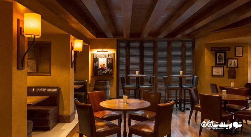 نمای دیگر از رستوران و بار چارلی