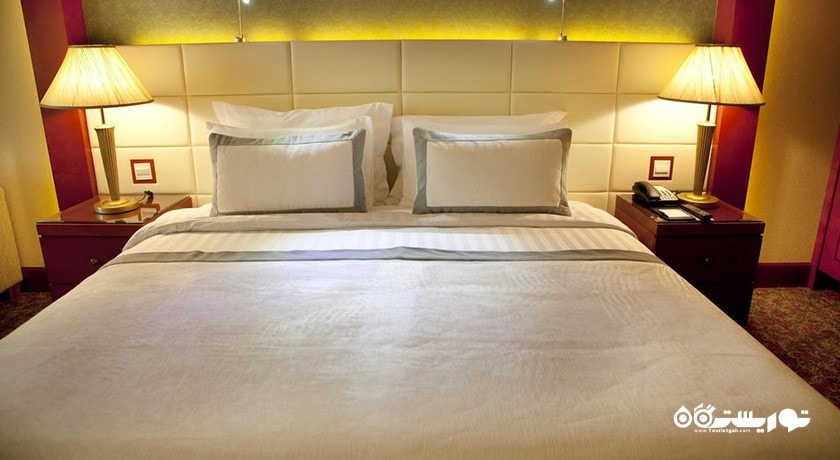 نمای تخت بزرگ اتاق فمیلی