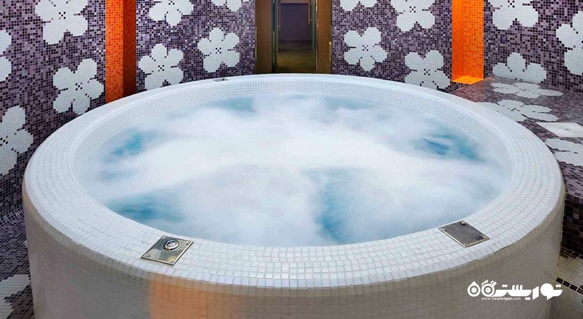 نمای جکوزی مرکز سلامتی و اسپا