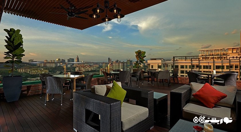 محوطه نشیمن در فضای باز هتل