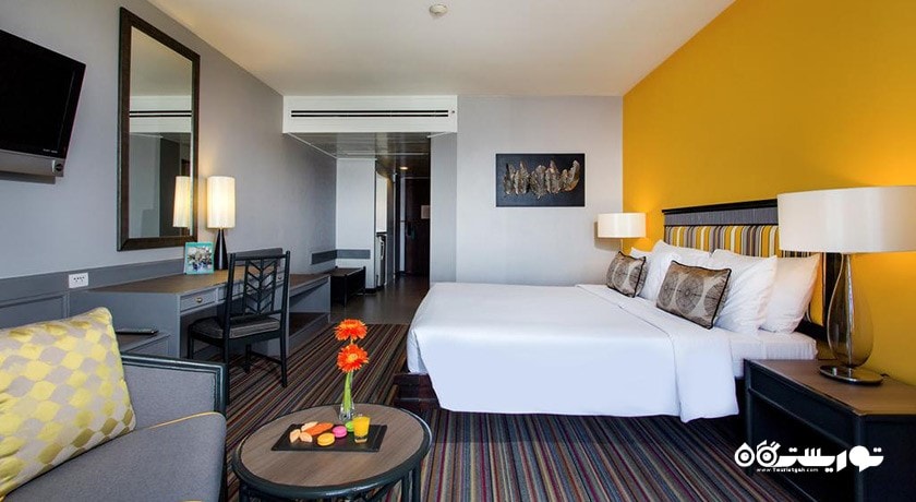 تخت بزرگ اتاق دلوکس با چشم انداز شهر