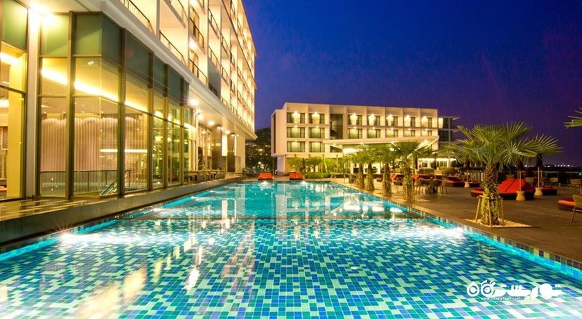 استخر روباز هتل وی