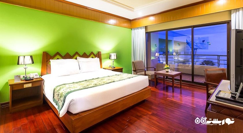 نمای تخت بزرگ اتاق دلوکس