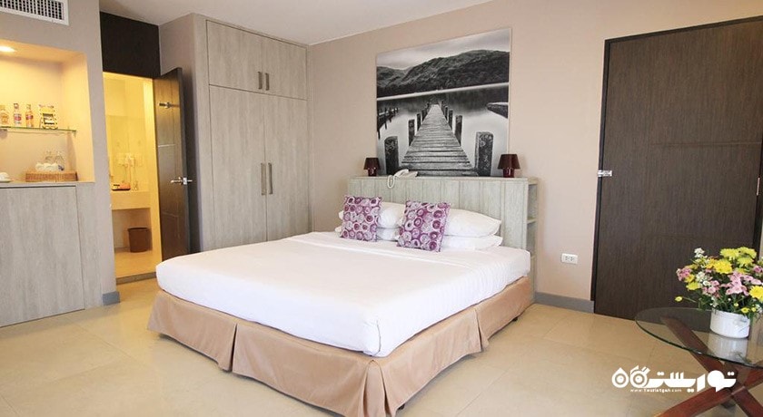 نمای تخت بزرگ اتاق پرمیر