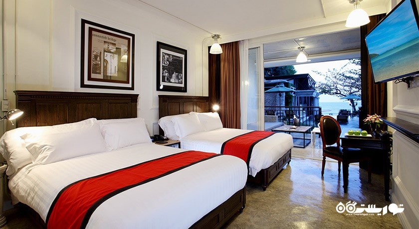 تخت های توئین اتاق با دسترسی به استخر