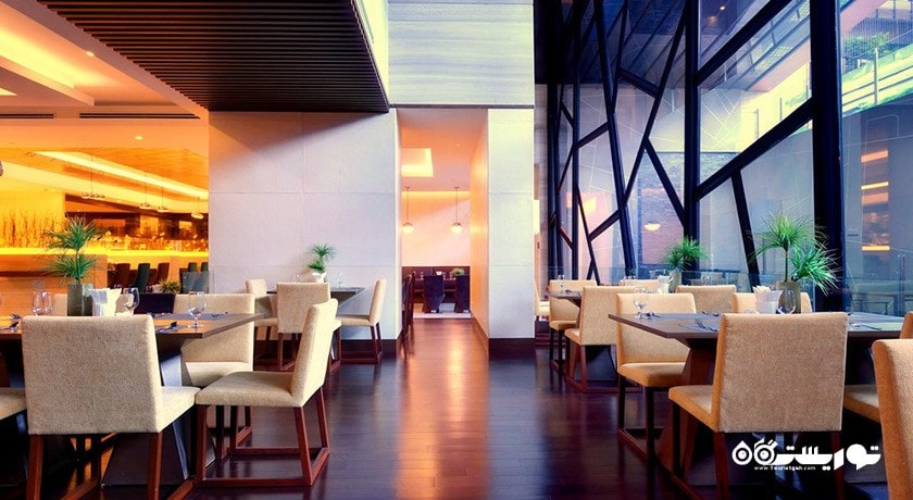 نمای کلی از رستوران اور گلس