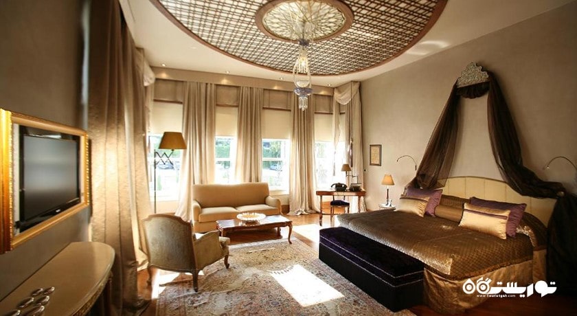 نمای تخت بزرگ سوئیت هتل