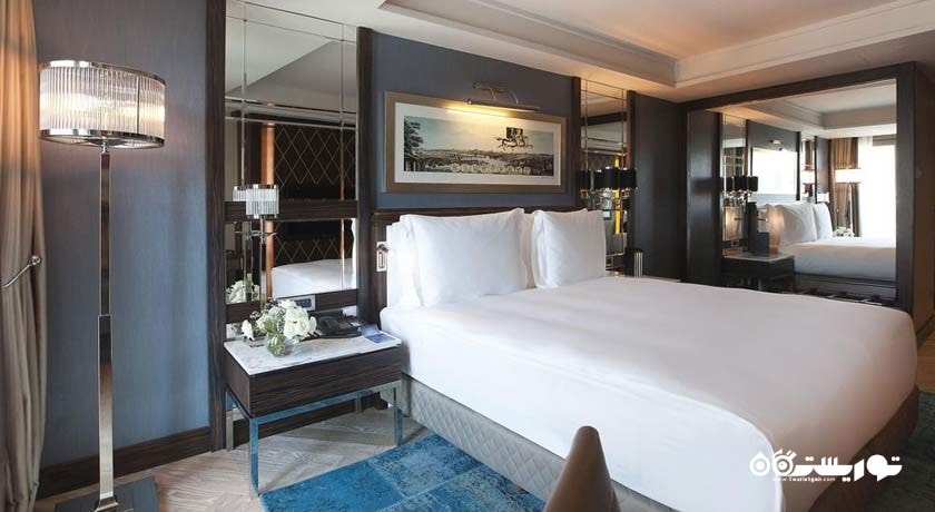 تخت بزرگ اتاق سوپریور