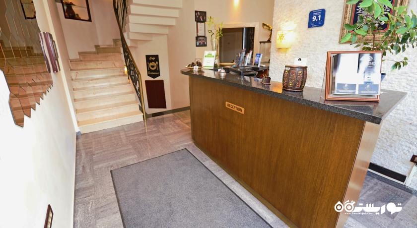 میز پذیرش هتل اترنیتی بوتیک