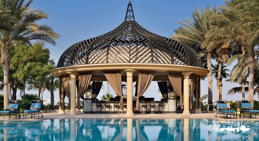 بار کنار استخر هتل وان اند اونلی رویال مریج