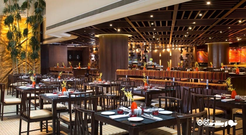 نمای رستوران بین المللی اسنس