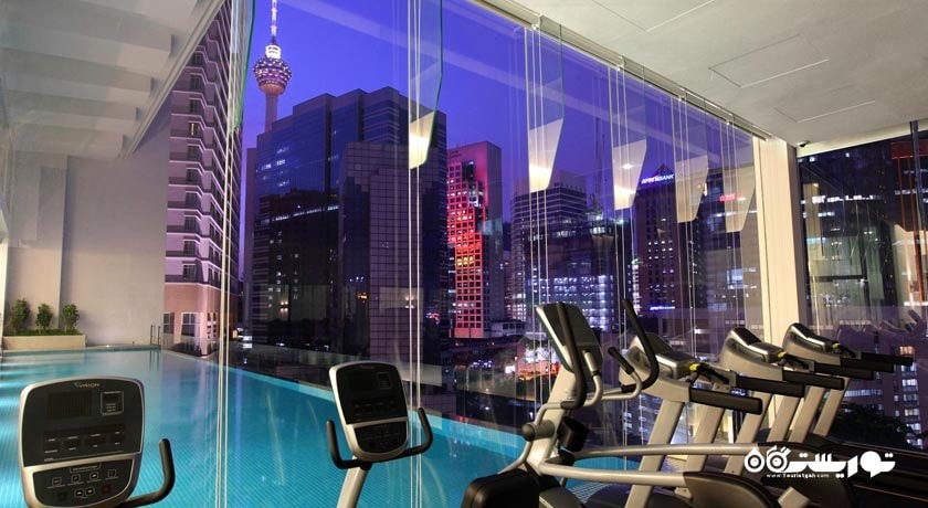 سالن ورزشی مجاور استخر روباز