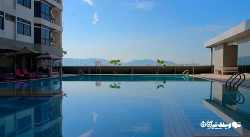 استخر روباز هتل فارنهایت سوئیتز