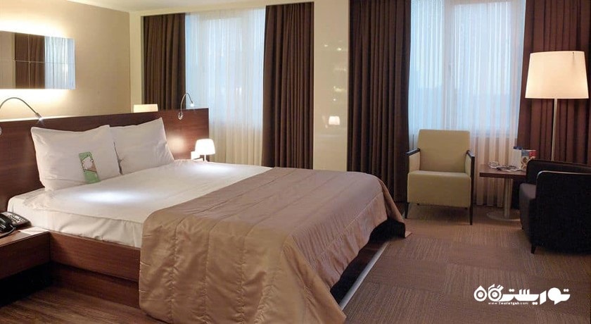 تخت بزرگ اتاق گرند دلوکس