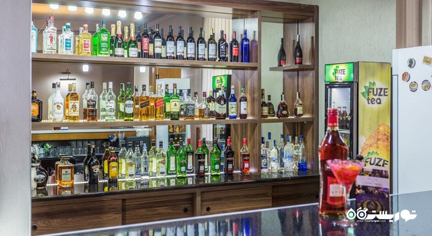 نمایی از توئنتی فور اور بار