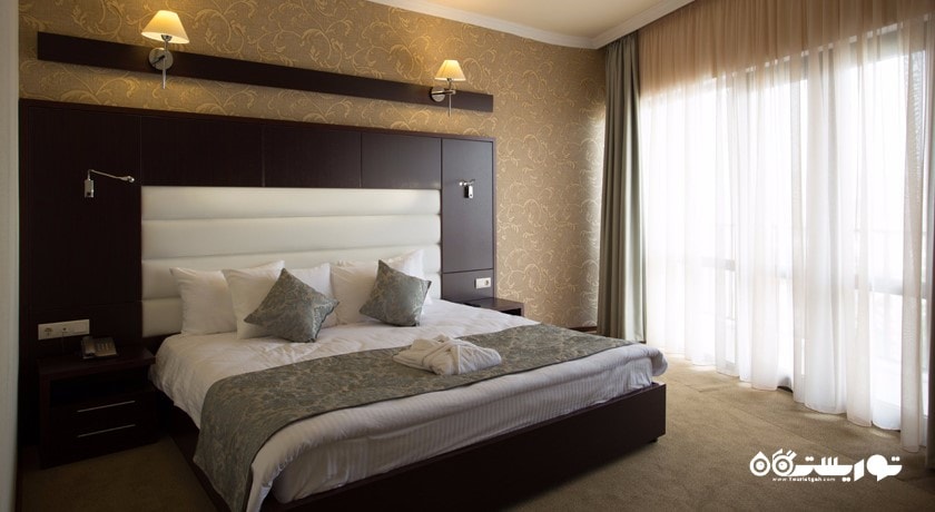 نمای تخت بزرگ اتاق دلوکس