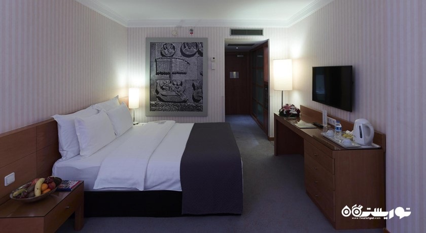 نمای تخت بزرگ اتاق سوپریور