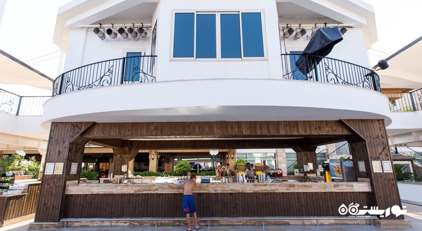 اسنک آرنا هتل کریستال واتر ورلد ریزورت