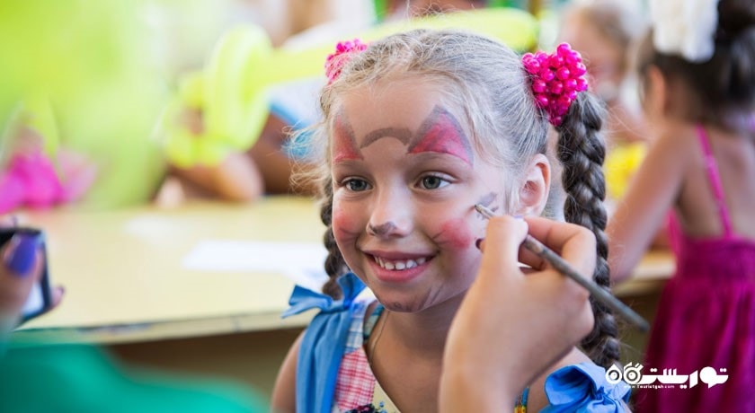 نقاشی روی صورت در کلاب کودکان