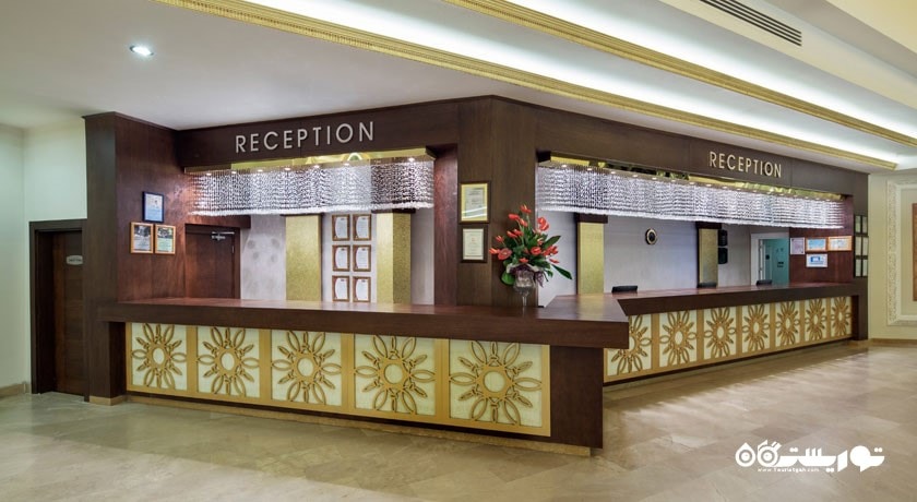 میز پذیرش هتل کریستال تات بیچ گلف ریزورت