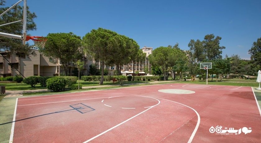 زمین بسکتبال هتل کریستال تات بیچ گلف ریزورت