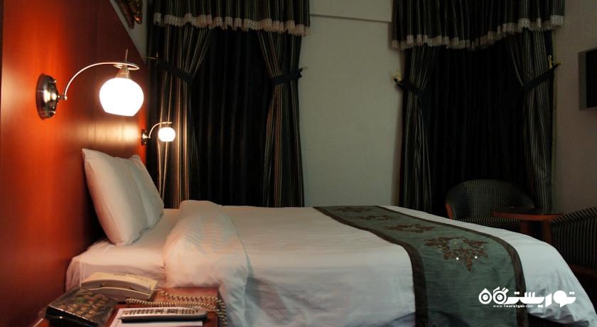 نمای تخت بزرگ اتاق اگزکیوتیو