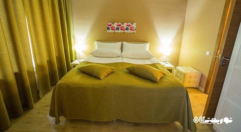 نمای تخت بزرگ آپارتمان هتل