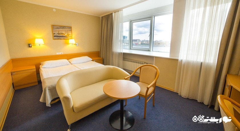 نمای تخت بزرگ اتاق کامفورت