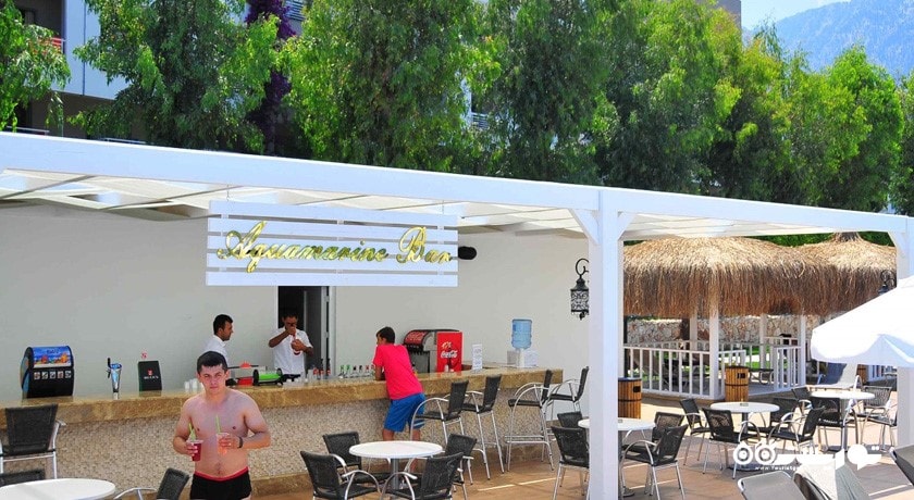 بار آکوآمارین هتل کارمیر ریزورت اند اسپا