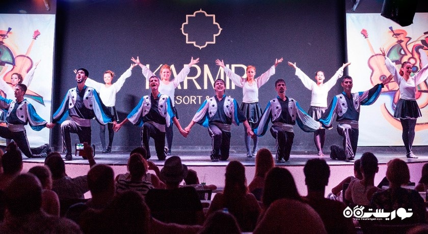 اجرای نمایش در هتل کارمیر ریزورت اند اسپا