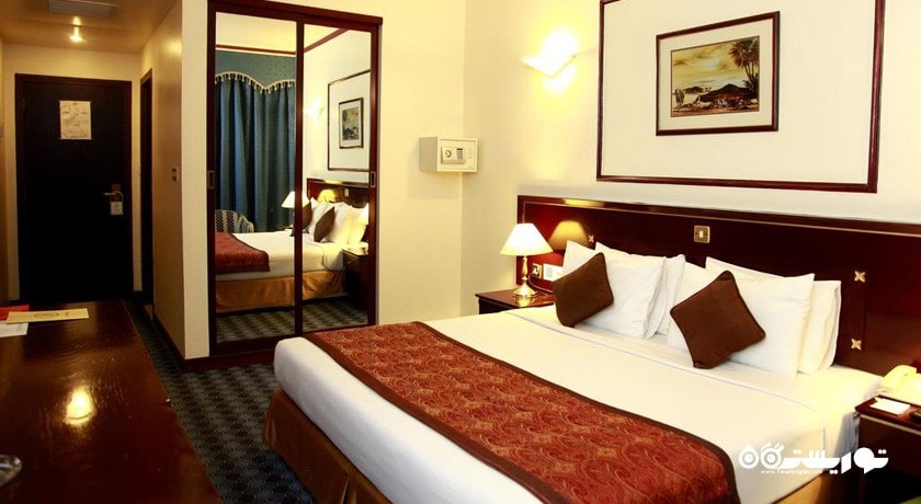 نمای تخت بزرگ اتاق دبل