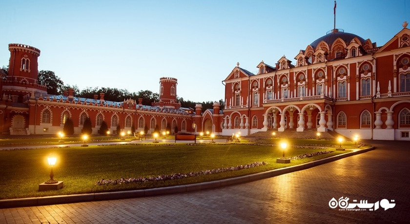 نمای شب هتل پتروف پالاس