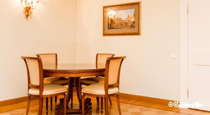 میز غذاخوری آپارتمان اگزکیوتیو