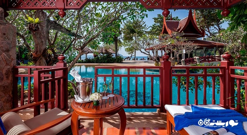 تراس اتاق با دسترسی به استخر