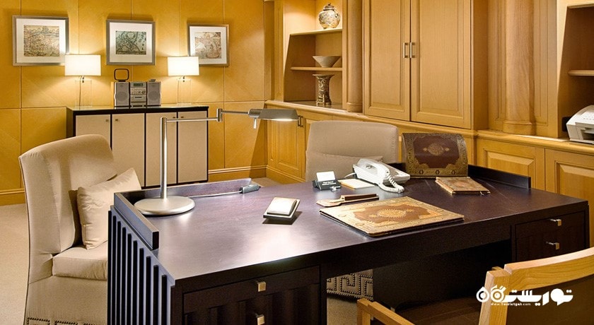نمای میز کار سوئیت پرزیدنشال