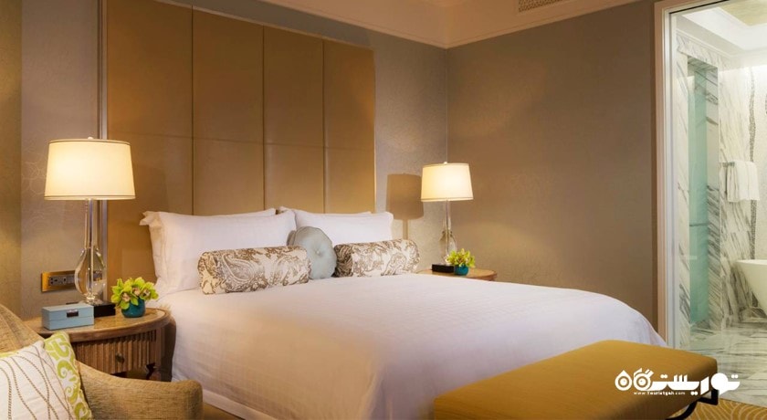 تخت بزرگ سوئیت با چشم انداز دریا