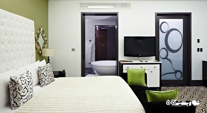 نمای تخت بزرگ سوئیت آتریوم