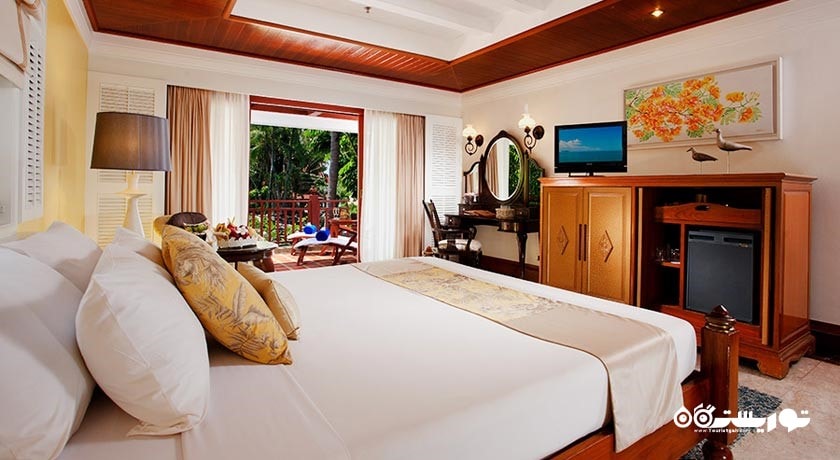 نمای تخت بزرگ اتاق پول ساید