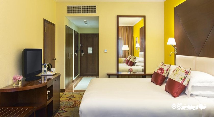 نمای تخت بزرگ اتاق فمیلی