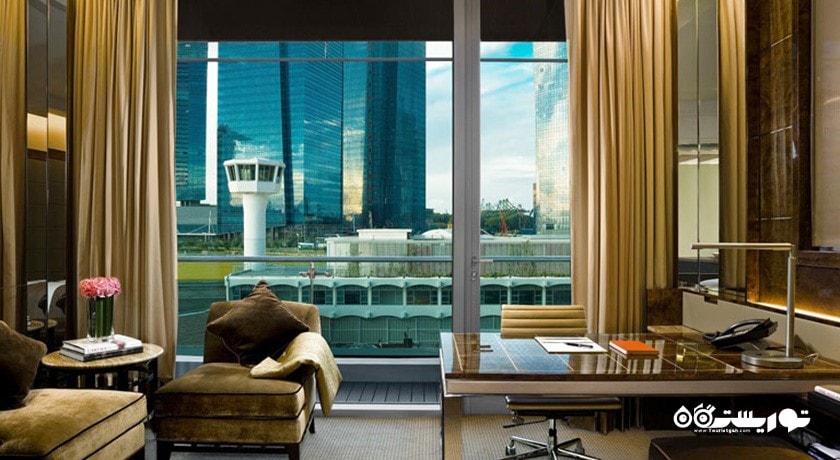 نمای میز کار اتاق دلوکس