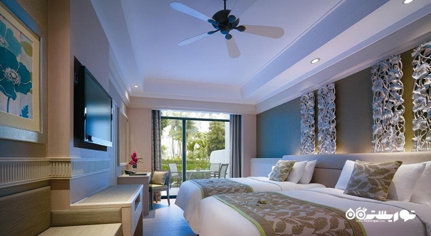 تخت های توئین اتاق با دسترسی به استخر