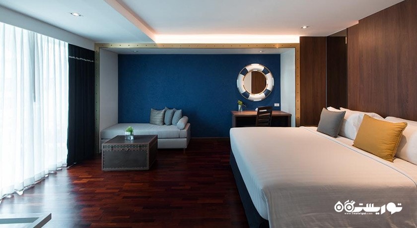 تخت بزرگ سوئیت با چشم انداز دریا