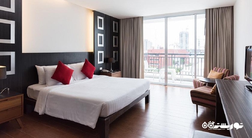 نمای تخت بزرگ اتاق فمیلی