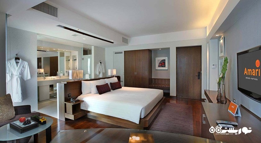 تخت بزرگ اتاق اگزکیوتیو کلاب