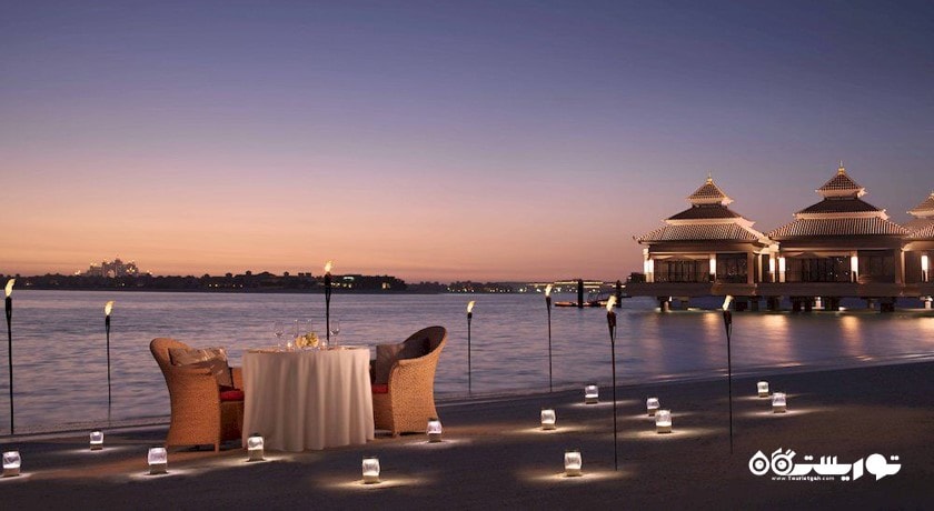صرف شام رمانتیک در کنار دریا