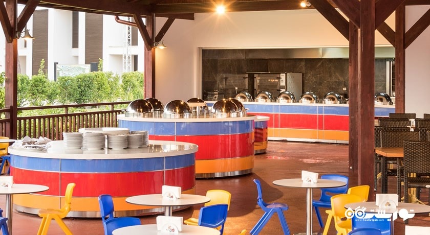 نمایی از رستوران و بار یامی