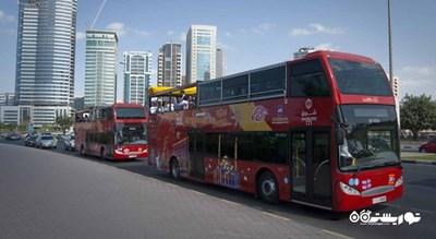 سرگرمی گردشگری با اتوبوس هوپ آن هوپ آف شهر امارات متحده عربی کشور دبی